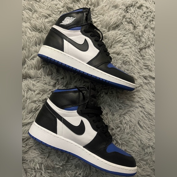 Women’s Nike Air Jordan 1 Retro High OG Royal Toe - Picture 4 of 5